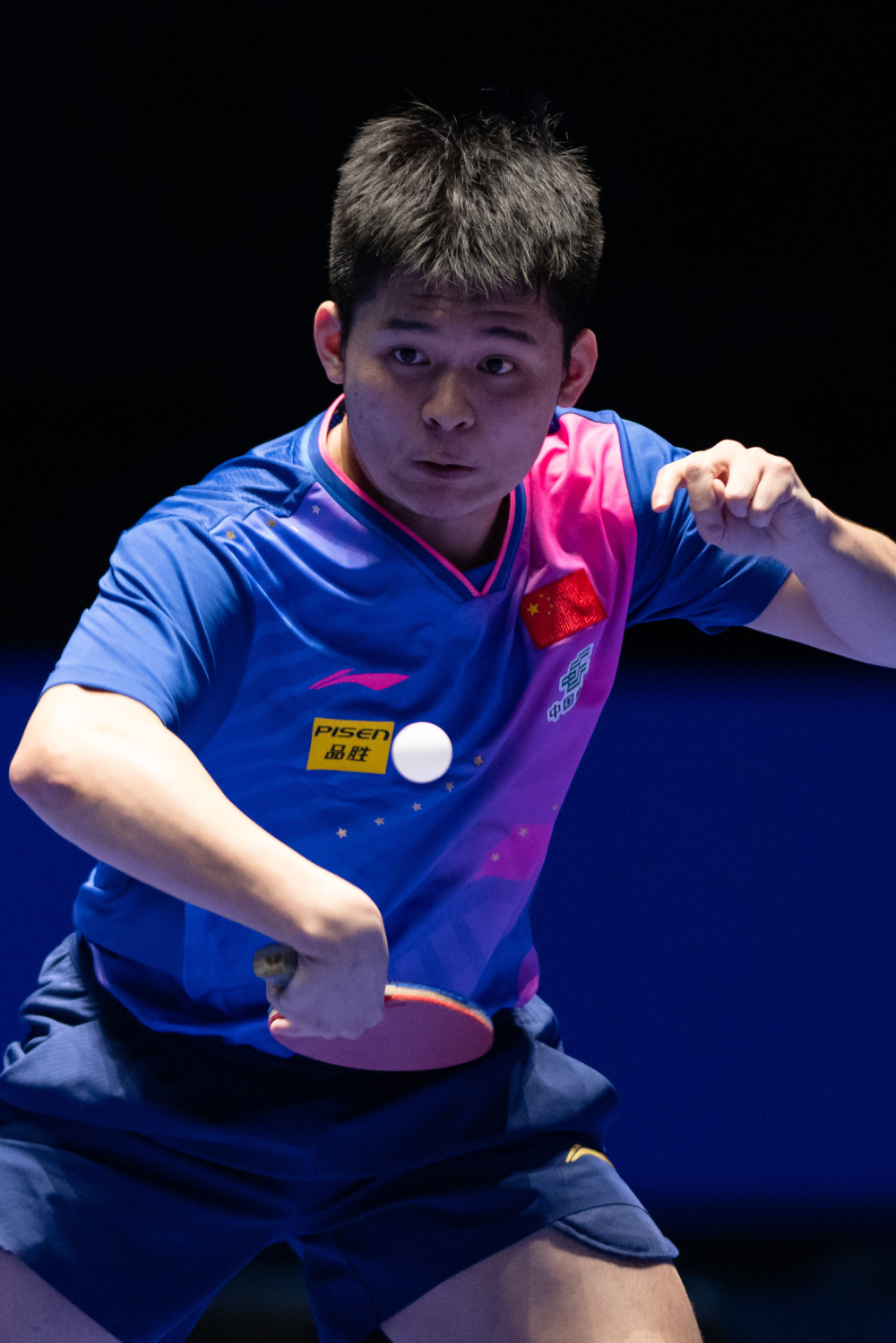 面的中场人 面的中场人